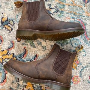 Doc Martins 2976 Crazy Horse Leather Chelsea Boots, Unisex